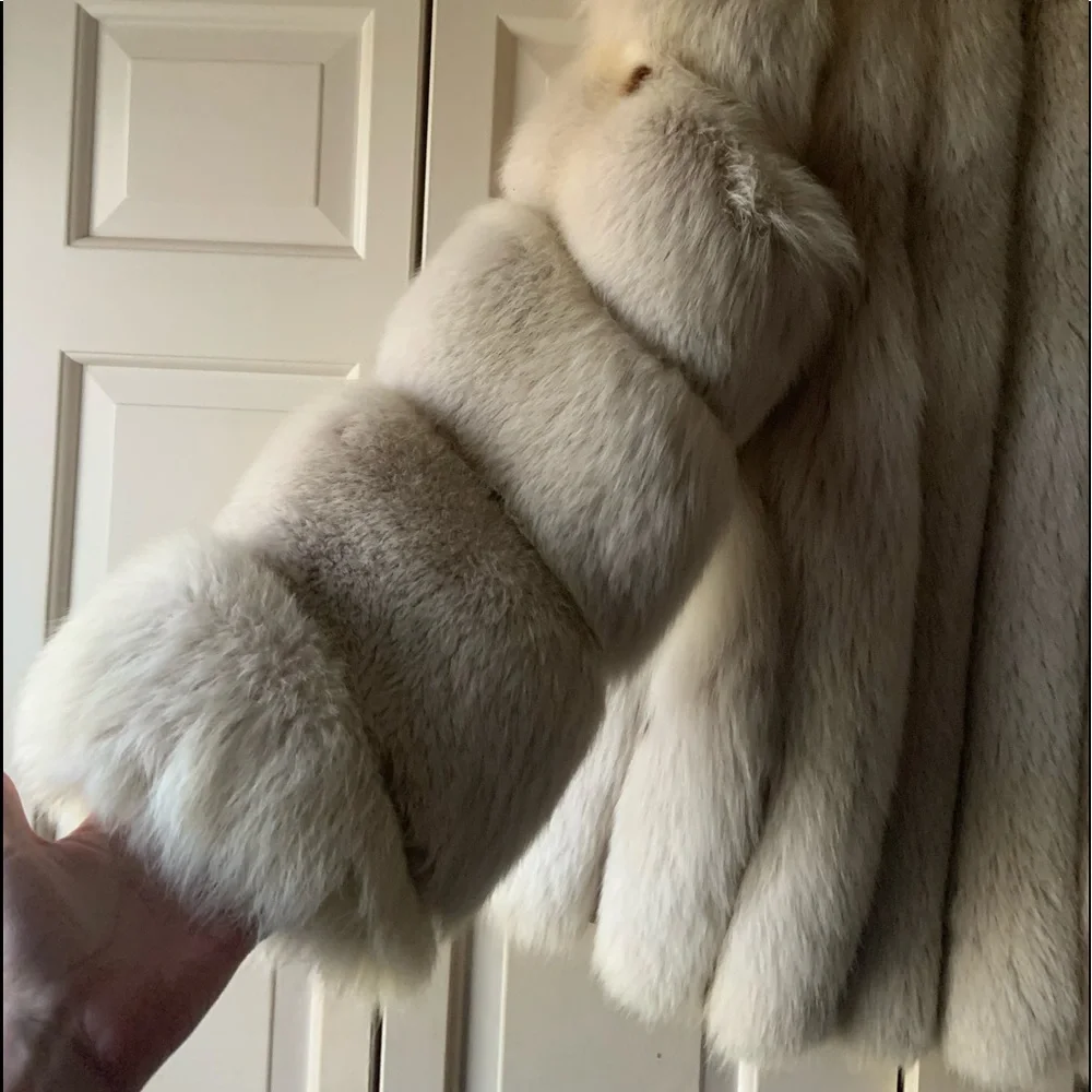 COPY - SILVER FOX FUR COAT - Picture 7 of 16